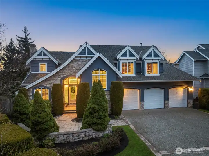 Welcome to The Reserve at Newcastle - one of the Eastside's most sought-after neighborhoods, within the Issaquah School district and minutes from DT Bellevue & DT Seattle & SeaTac with easy access to freeways.