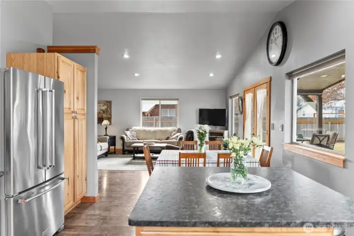 The open format is perfect for entertaining large or small groups.