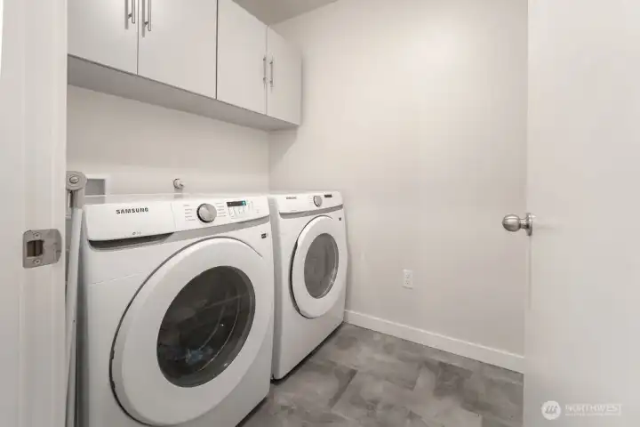 Laundry w/Storage
