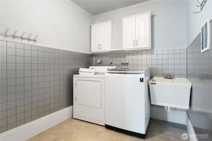 Lower laundry room. W/D hookups also available in the main level garage.