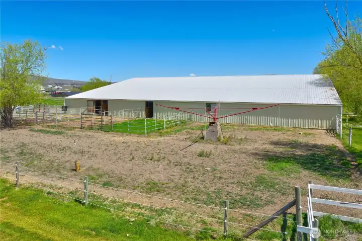 Substantial Equestrian Amenities | Fenced & Crossed Fenced Substantial Equestrian Amenities | Fenced & Crossed Fenced