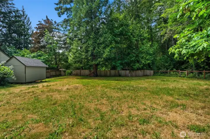 Large level lawn offers versatile space for a variety of outdoor activities and gatherings. Large level lawn offers versatile space for a variety of outdoor activities and gatherings.