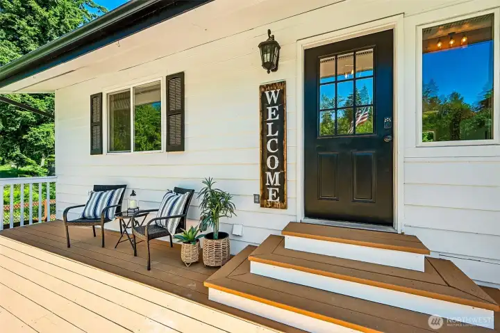 Welcoming front deck