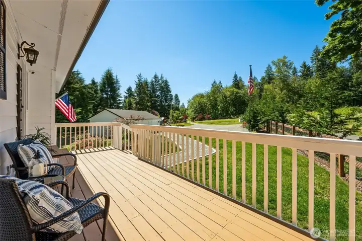 Beautiful views of the property & driveway