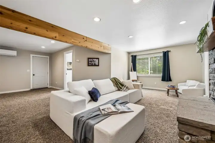 With it's own entrance this could be a great multi-generational space