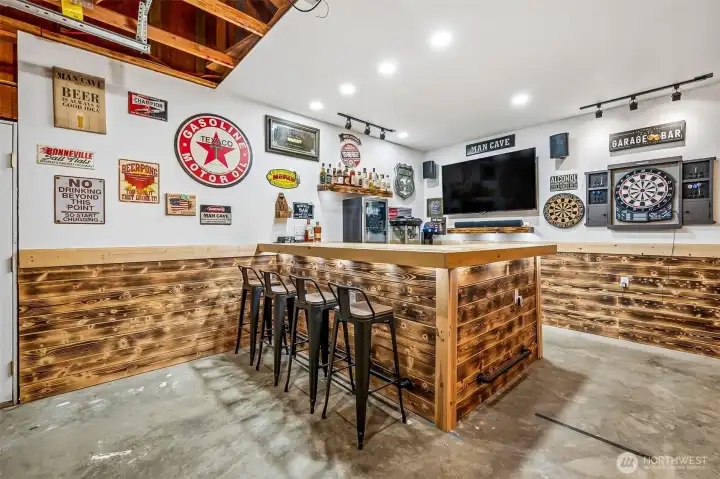 Custom bar - the spot to be this Summer