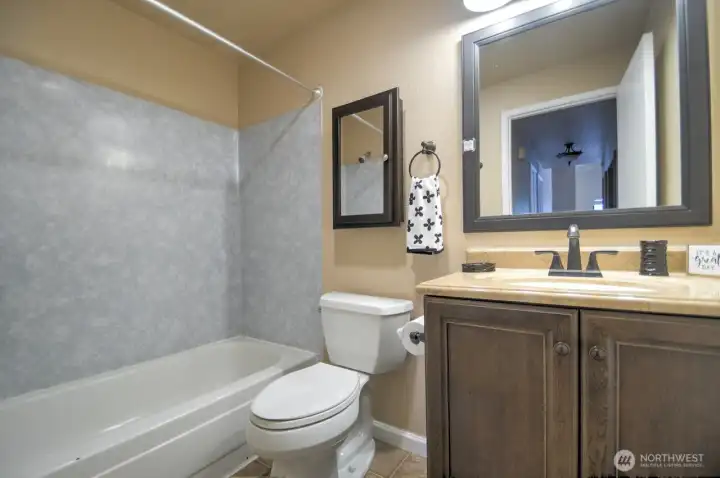Full hall bathroom rounds out the room count.