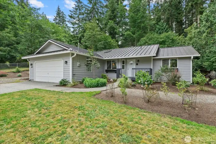 Darling single level rambler on beautiful Camano Island! Darling single level rambler on beautiful Camano Island!