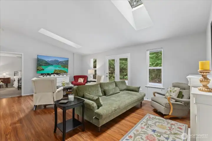 Double glass doors lead to the back deck. Double glass doors lead to the back deck.