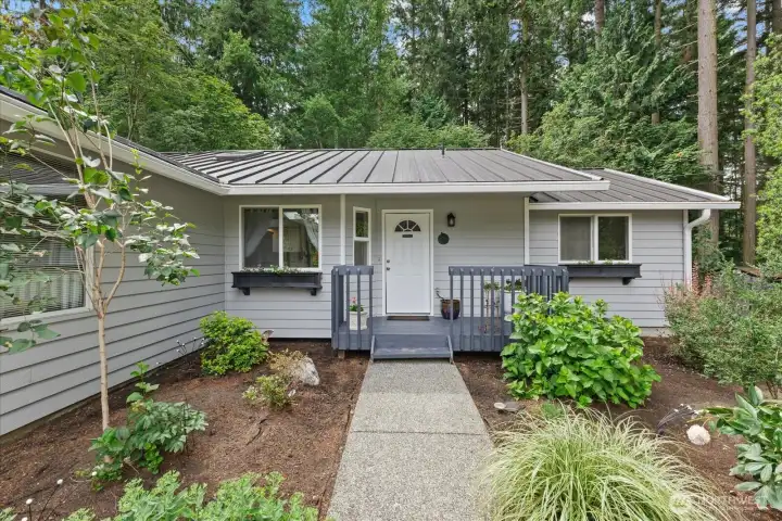 Great curb appeal. Mature landscaping & pathways. Great curb appeal. Mature landscaping & pathways.
