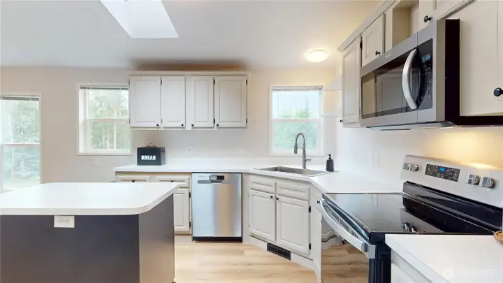 Bright & Cheerful Kitchen!