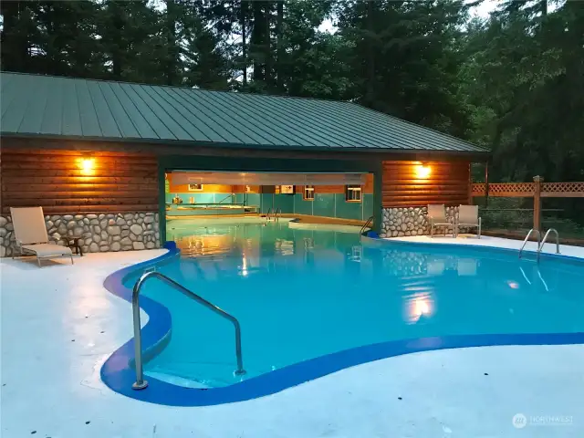 INDOOR/OUTDOOR POOL WIT HOT TUB INSIDE AND KID POOL