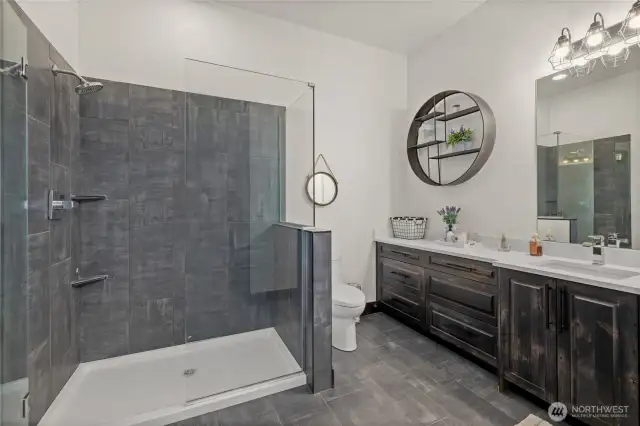 Main bathroom off the entry.