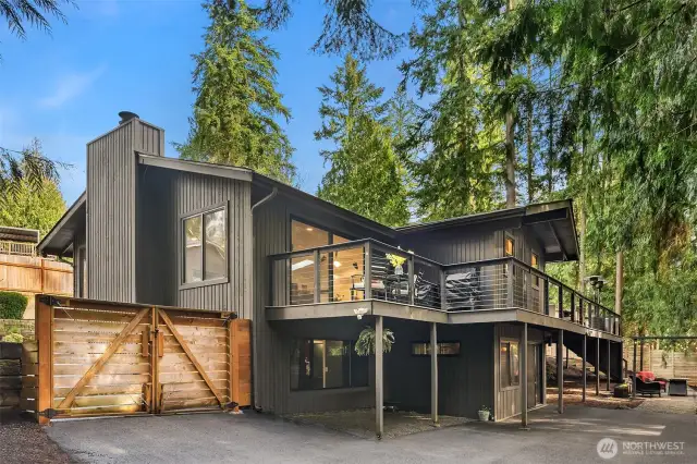 Secluded Boat, Trailer or RV Parking on the side of the house.