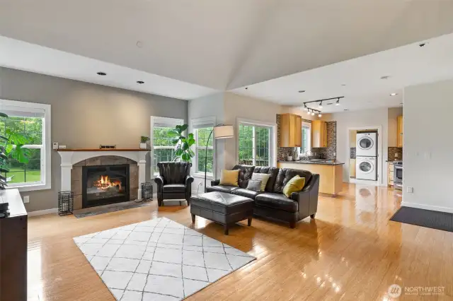 Great Room w/ Gas fireplace and vaulted ceilings!