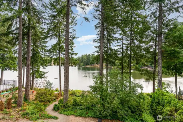 Gorgeous expansive lake views!