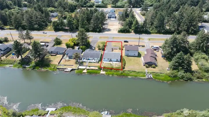 Extra large long lot close to town, and beach acess.