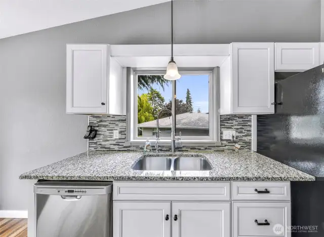 Great kitchen layout - open with plenty of room
