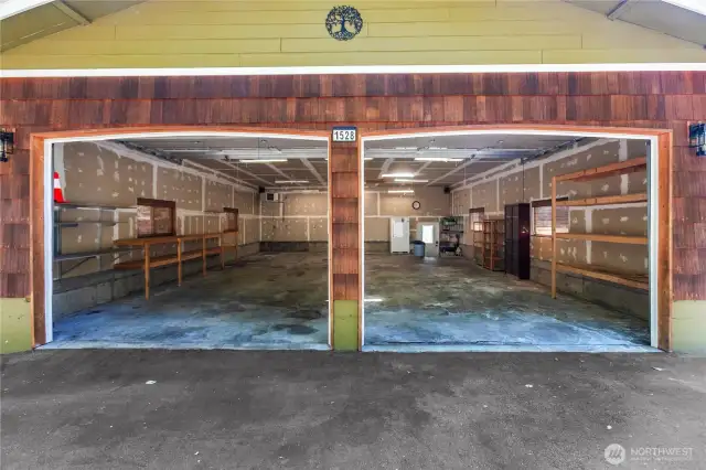 1280 sqft shop
