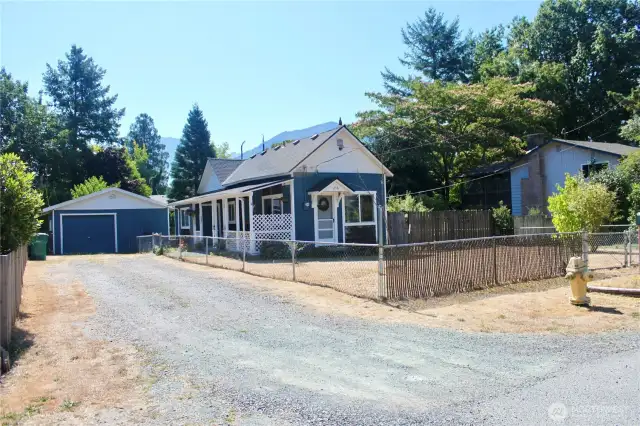 garage side porch front view
