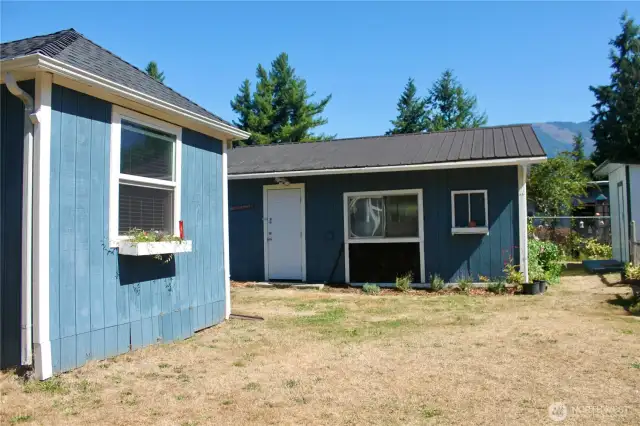 garage and back window is primary bedroom