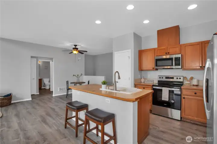 Kitchen Island with bar seating