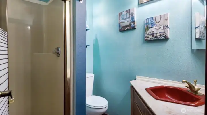 Master Suite En-suite!