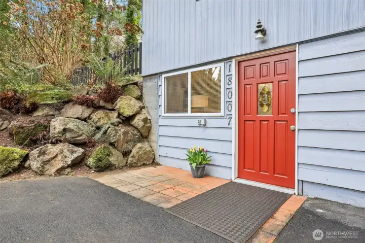 Ample parking incl. RV. Shoreline Schools.  Easy access to Seattle & Bellevue & nearby light rail.