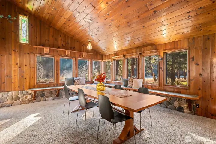 Or can be used as a dining/gathering room