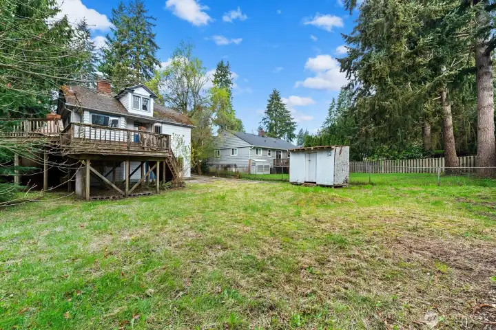 sizable back deck that is structurally sound.  Needs new deck boards