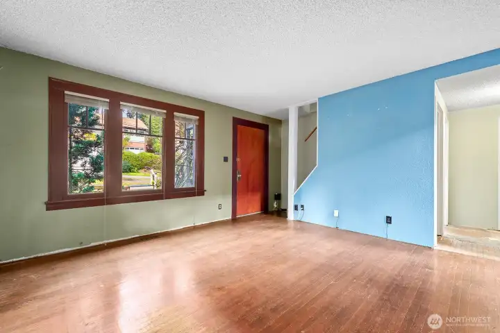 big wood paned windows in the main living room