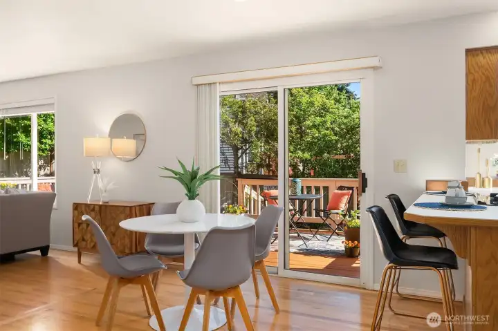 Breakfast Nook w Walkout to Back Deck