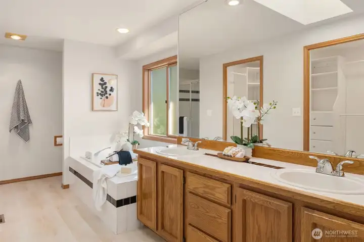 5 Piece Primary Bathroom with Soaking Tub, Double Vanity, Walkin Closet with Organizers