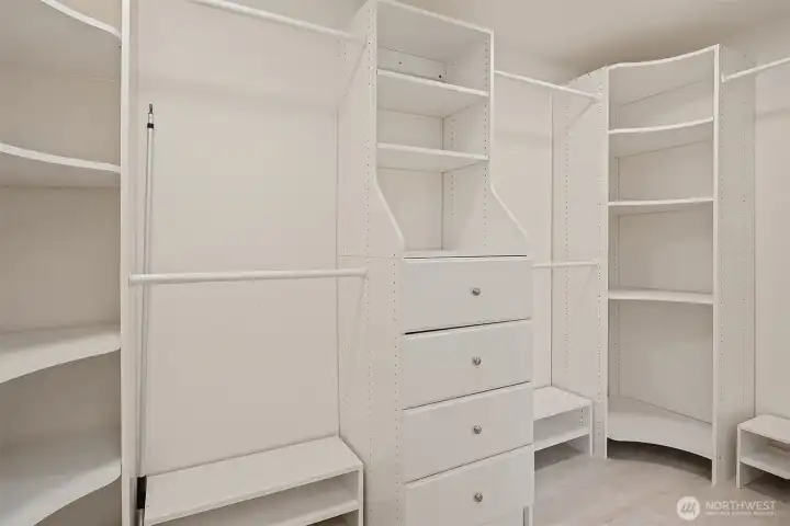 Primary Walkin Closet System