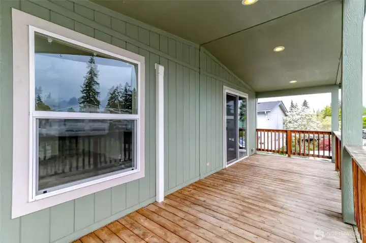 Full Deck across front