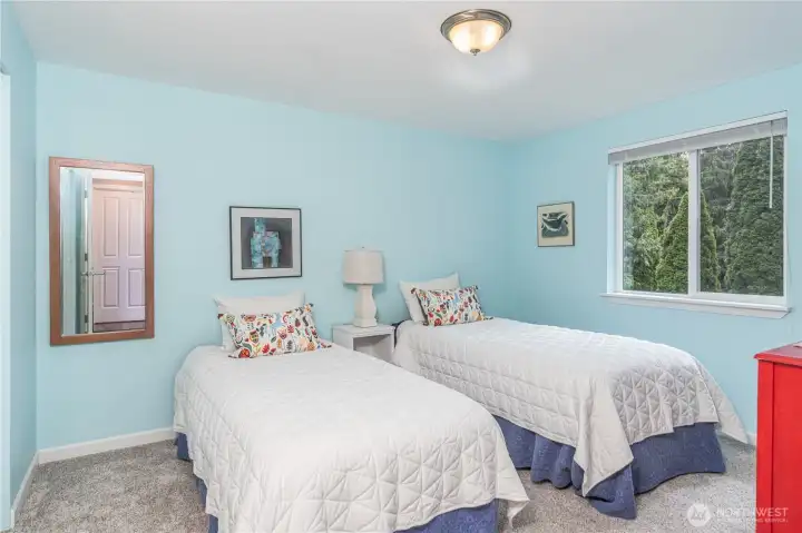 Second bedroom.