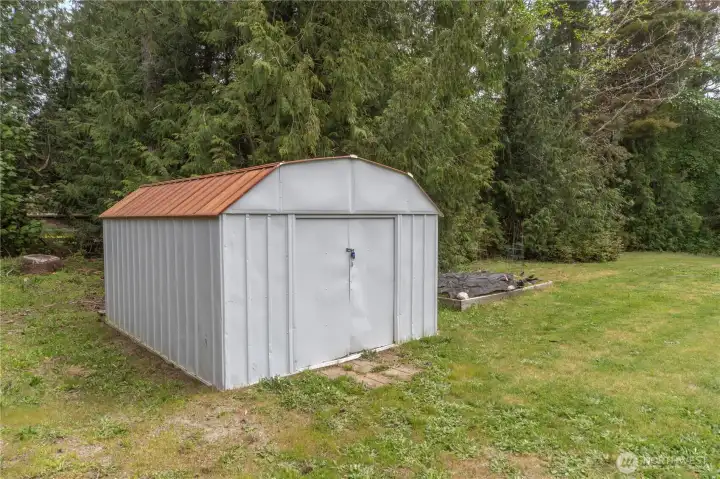 Here is an extra space to store yard tools, pellet bags and extra supplies. Raised bed here too.