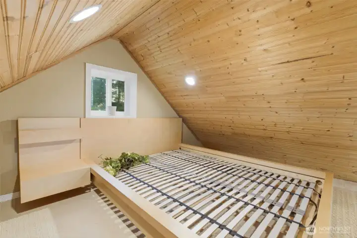 Spacious Loft area.