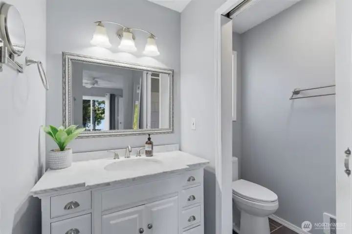 Primary en-Suite 3/4 Bathroom