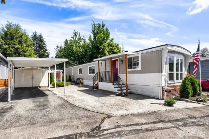 Double lot - extra parking and storage