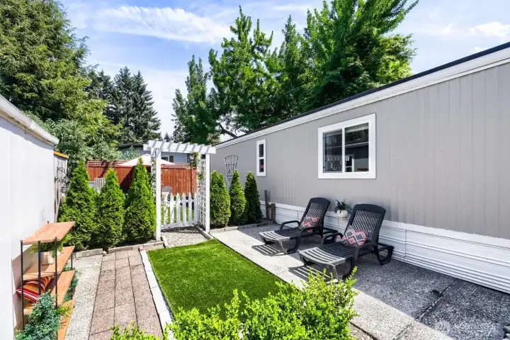 Inviting entry / yard