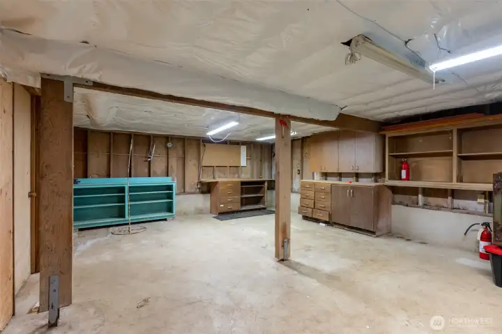 Your basement is ready for you to put your mind to work in how to utilize this space. Current own used it as a work shop! What will you do with it? Your basement is ready for you to put your mind to work in how to utilize this space. Current own used it as a work shop! What will you do with it?