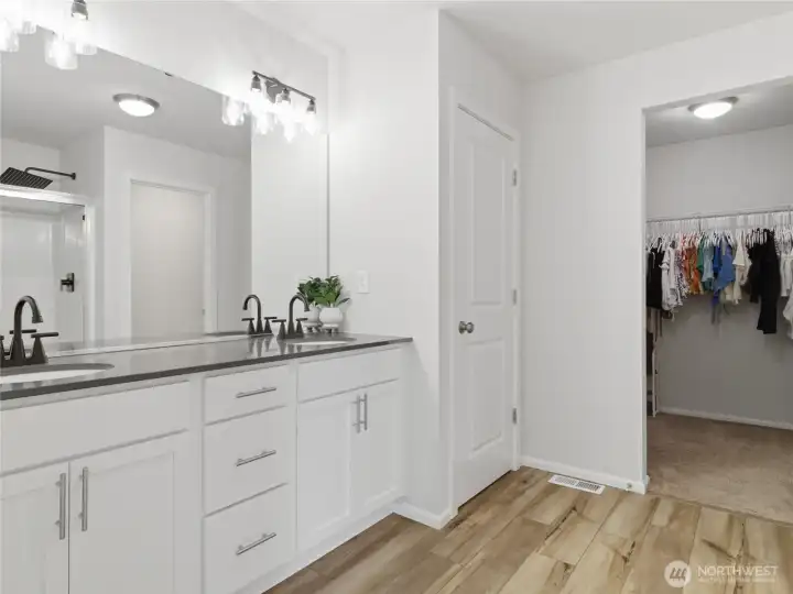 Linen closet in ensuite. Linen closet in ensuite.