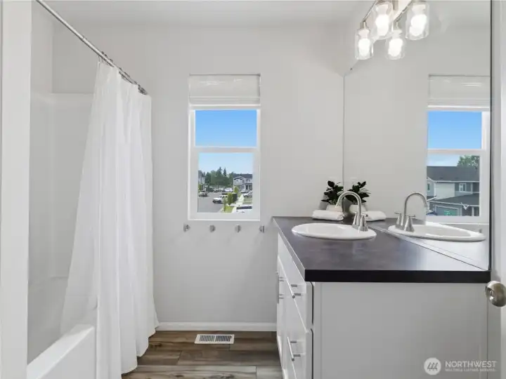 Bright and spacious secondary bathroom. Bright and spacious secondary bathroom.
