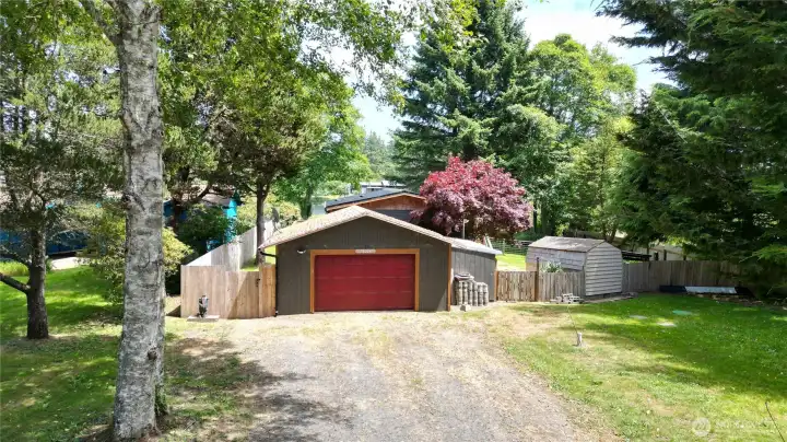 Cute home on a large lot right on Paul's Lake