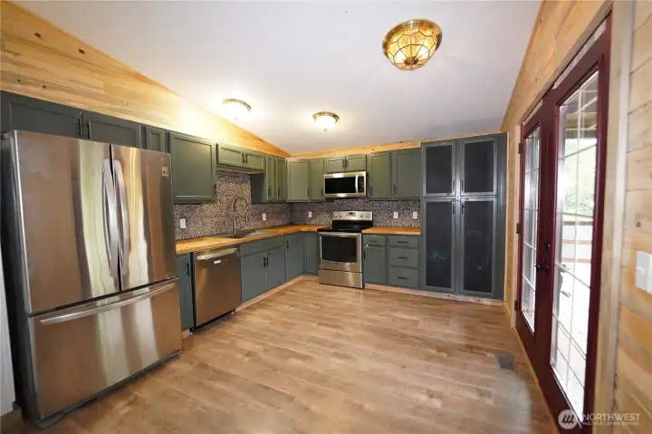 Nice kitchen with stainless appliances