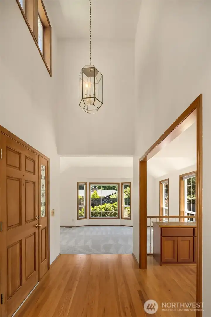 Dramatic entry with vaulted ceilings. Dramatic entry with vaulted ceilings.