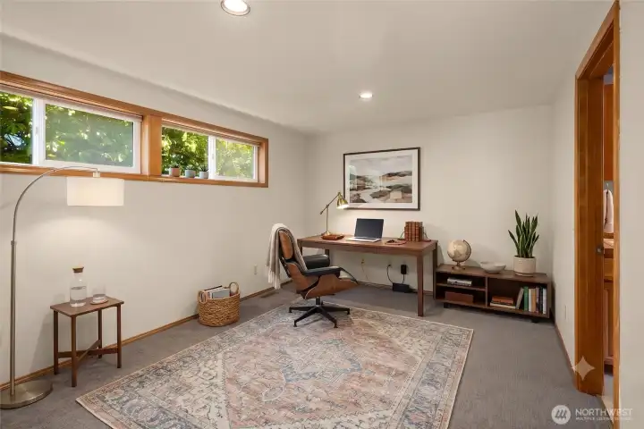 Office /Den/Flex Space Office /Den/Flex Space