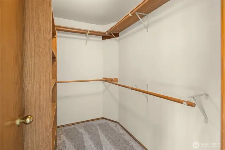Walk-in Closet Walk-in Closet
