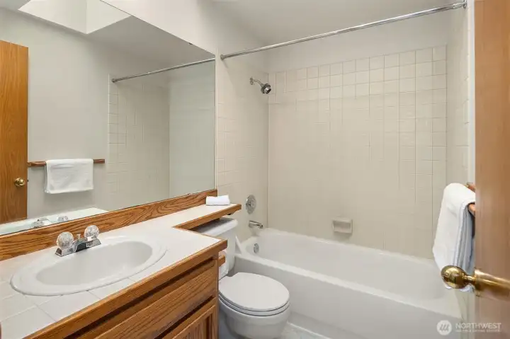 Full Bath Full Bath